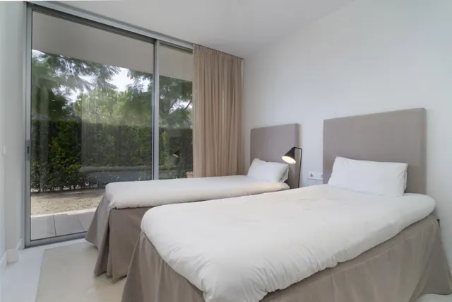 Apartamento de 2 dormitorios con vistas al mar en Estepona — 18