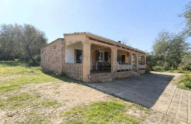 Finca rústica con piscina y parcela de 3.400 m2 en Costitx – - foto 2