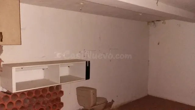 VENDO CASA PARA REHABILITAR EN PLAZA ALMEHORA - foto 4