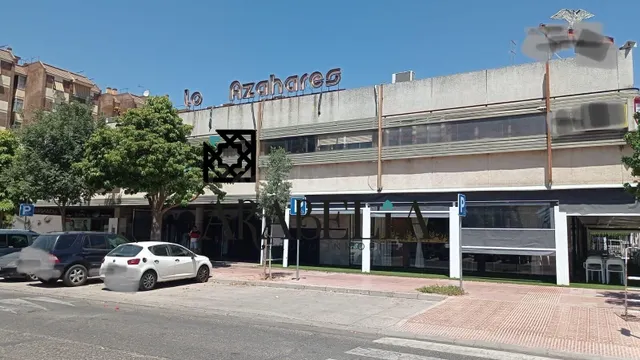 2 locales / oficinas en centro de Negocios Azahares