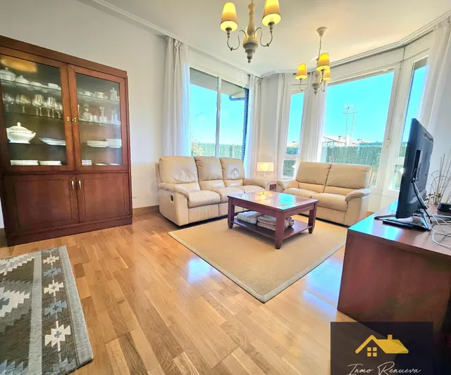 Se vende Estupendo Chalet con piscinas comunitarias en Sáman - foto 5