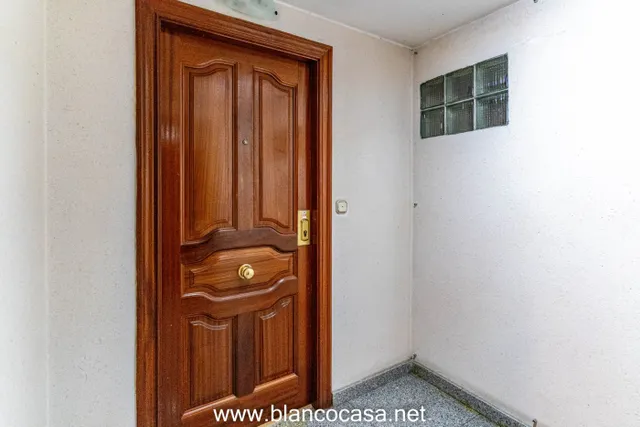 Entreplanta en venta ó alquiler C/Barcelona (Carballo) — 26