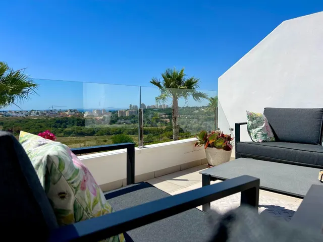 Moderna vivienda pareada en exclusiva urbanización – Lomas d