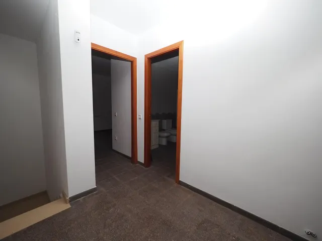 SE VENDA CASA UNIFAMILIAR EN CUBELLES, ZONA MAS TRADER — 25
