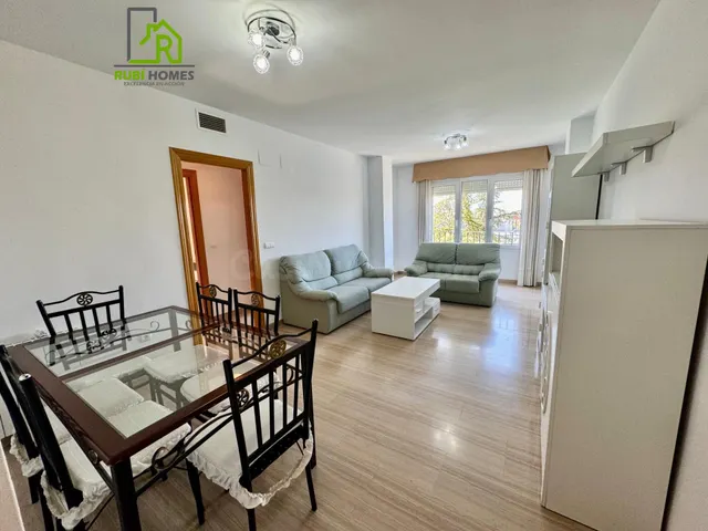Habitación disponible para chicas estudiantes (zona renfe - pajaritos) — 2