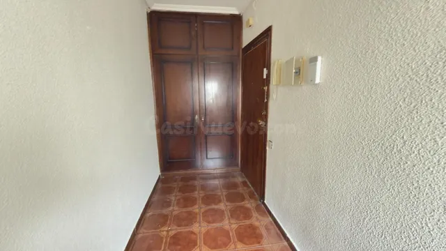 Espacioso y luminoso piso con grandes posibilidades de reforma — 2