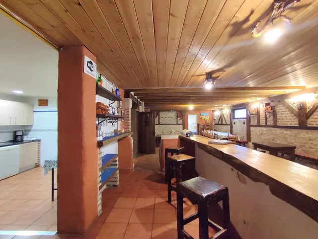 Encantadora Casa Rural en Funcionamiento con Opción de Vivienda Privada — 6