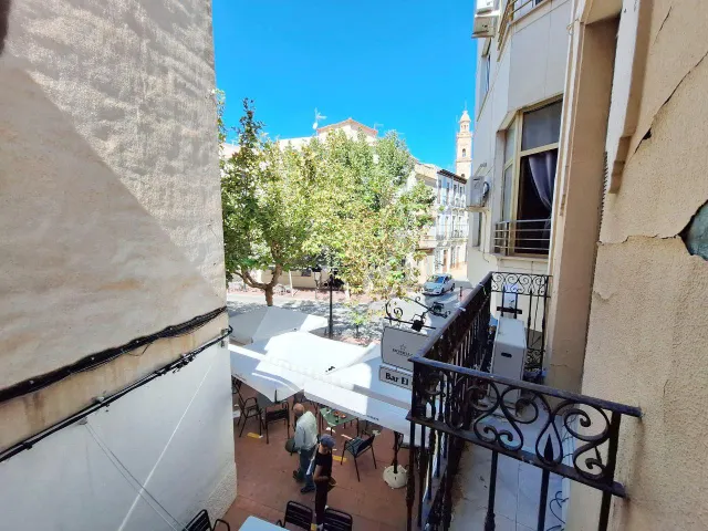 TRASPASO Y VENTA POR JUBILACIÓN CON VIVIENDA INCLUIDA — 29
