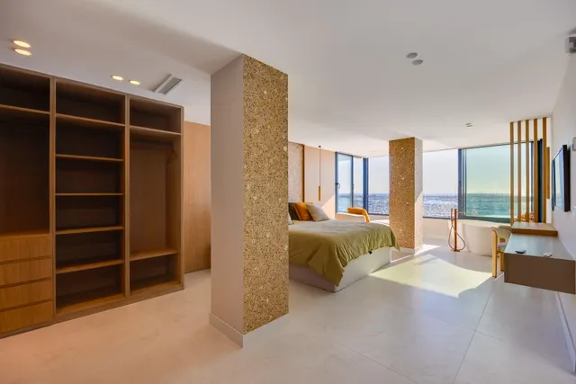 Exclusivo apartamento en primera línea con vistas panorámicas al mar — 25