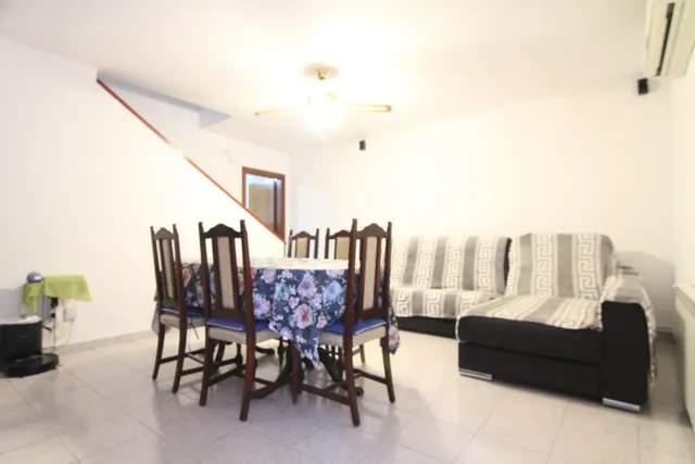Casa a tres vientos con 4 habitaciones, amplio garaje y patio privado en el barrio de sant bernat — 10