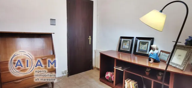Edifidio con local y vivienda dúplex en carrer Església — 16