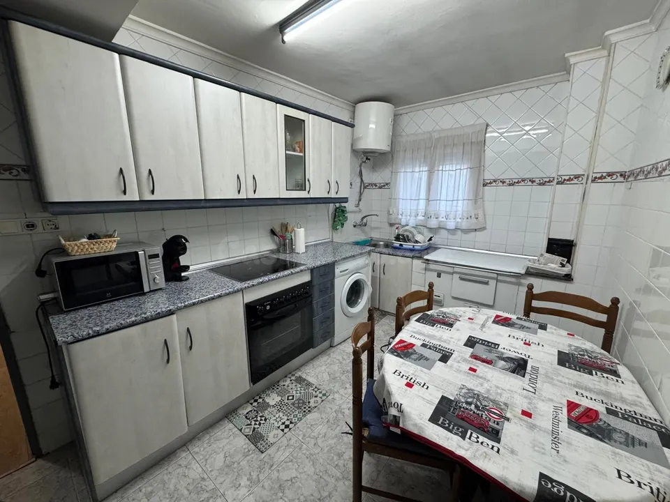 SE VENDE PISO AMPLIO Y REFORMADO