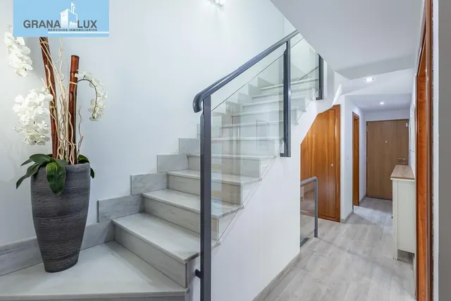 Amplia casa de 182 m2 con patio, gran sótano y a menos de 5 minutos del metro — 14
