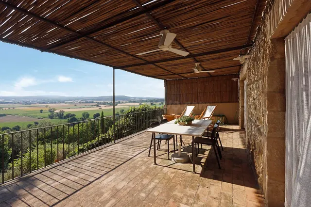 Excelente casa de pueblo con vistas al emporda en perfecto e - foto 2