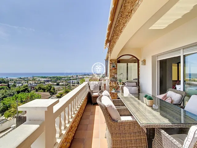 Casa en venta con vistas al mar y licencia turística - foto 2