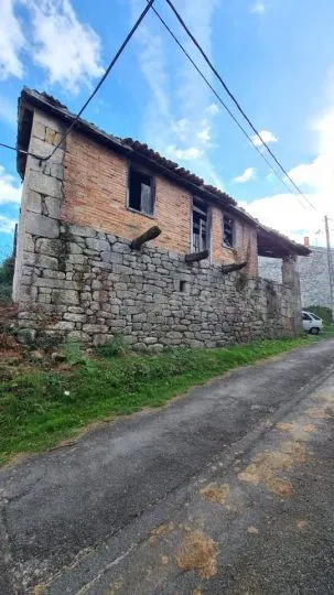 OPORTUNIDAD! CASA EN VENTA CON TERRENO PARA REFORMAR EN NOGU