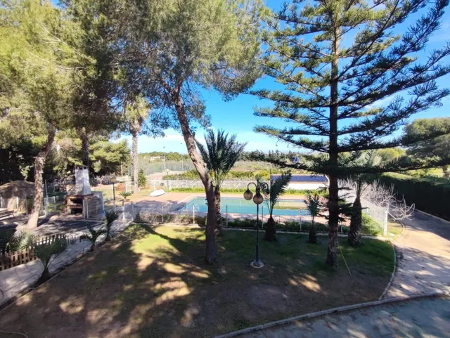 GRAN VIILA EN LOS BALCONES MUY CERCA DE LA LAGUNA DE LA SAL. — 42