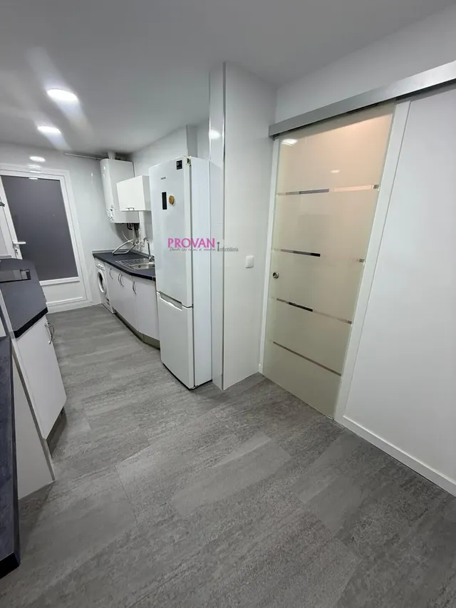 PISO REFORMADO EN ALQUILER CON 3 DORMITORIOS Y ASCENSOR !!! — 24