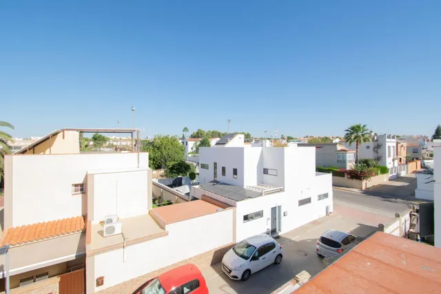 Chalet Independiente y privado en Bormujos — 37