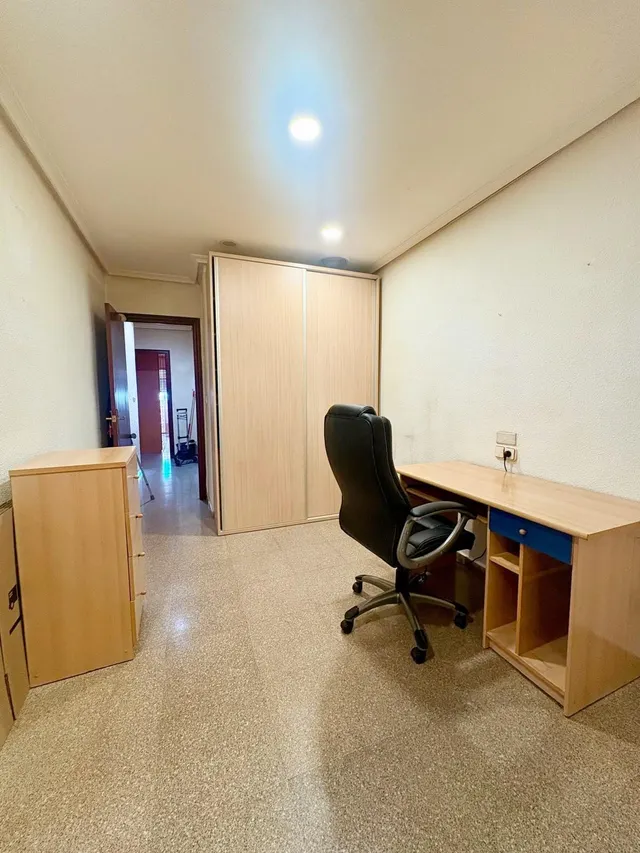 Amplio Piso en zona Plaza Crevillente con Ascensor — 12