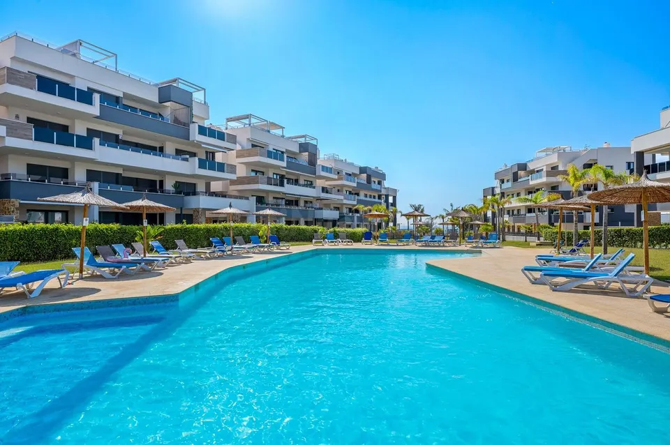 APARTAMENTO DE 2 DORMITORIOS Y 2 BAÑOS EN PUNTA PRIMA (ORIHUELA COSTA)