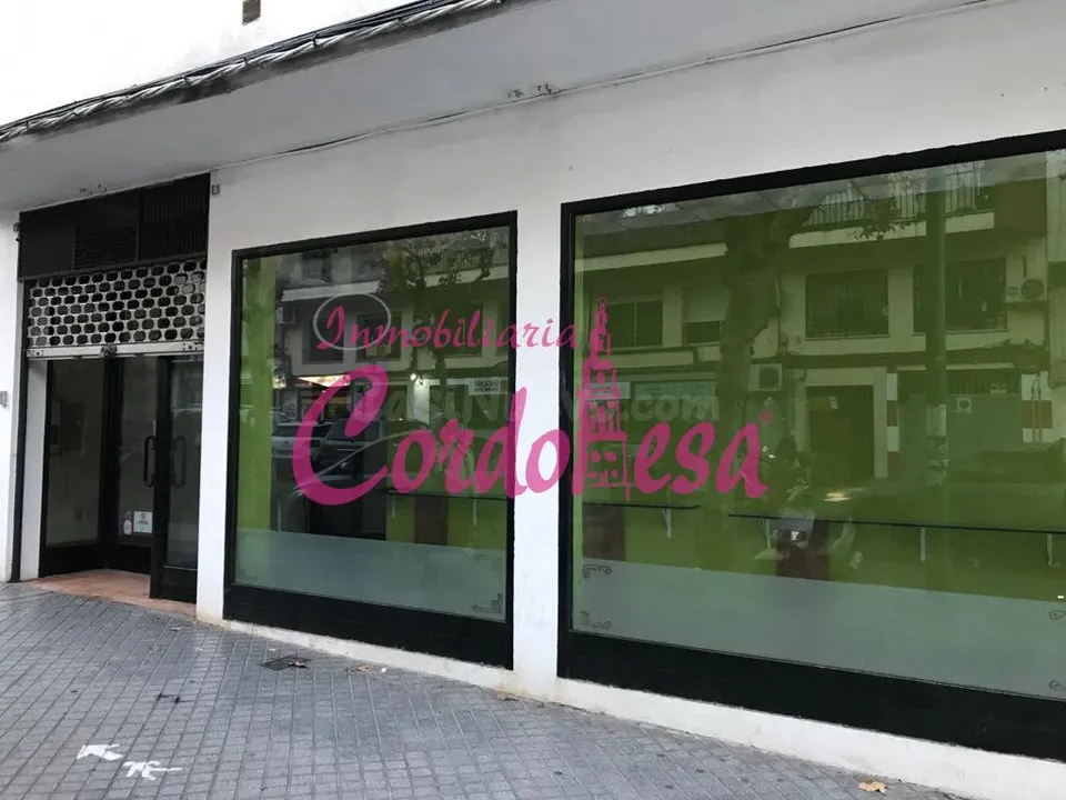 LOCAL COMERCIAL ESQUINA EN ALMOGÁVARES