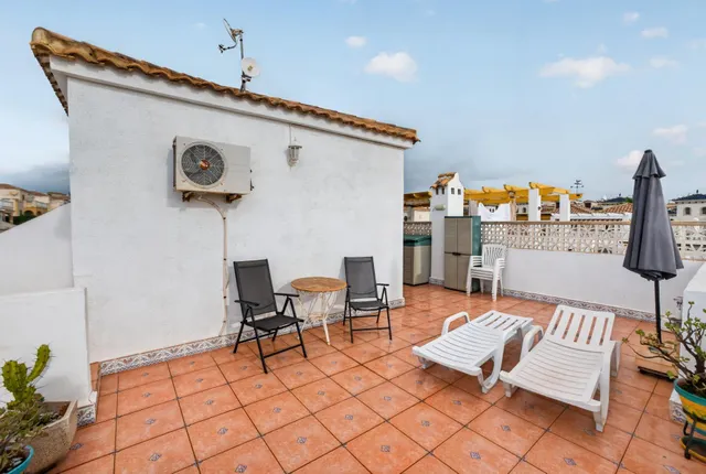 Serena V – Adosado tipo Quad con 3 dormitorios, jardín, piscina comunitaria y parking privado en Los Altos — 22