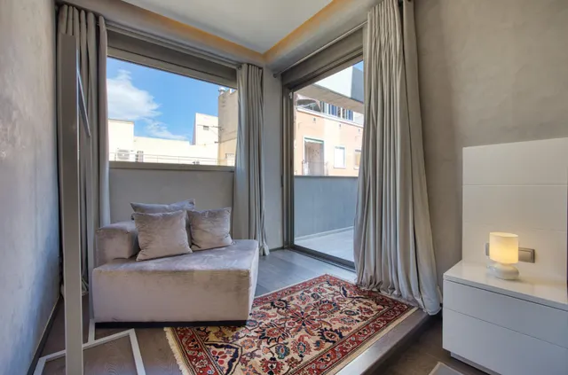 Ático con gran terraza y solárium privado en el corazón de Alicante — 22