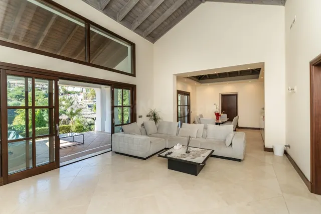 EXCEPCIONAL VILLA EN EL PARAÍSO — 2