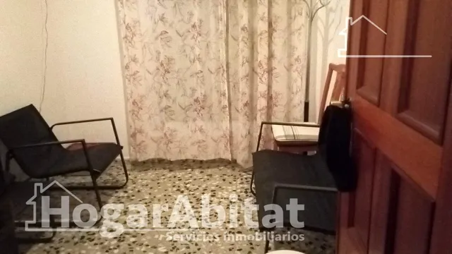 AMPLIO Y LUMINOSO CON CUATRO DORMITORIOS Y BALCÓN