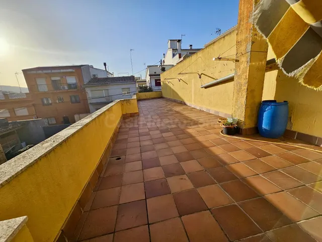 ESPECTACULAR CASA DE DOS PLANTAS CON TERRENO DE 550M2 EN VEN - foto 2