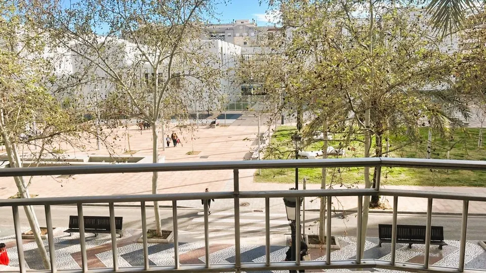 No es la oficina más bonita del mundo. Pero está donde hay que estar.