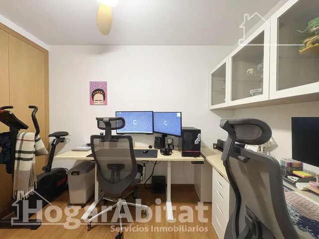 ¡Hogar de lujo! Amplio, sofisticado y reformado, con patio y garaje, todo amueblado — 22