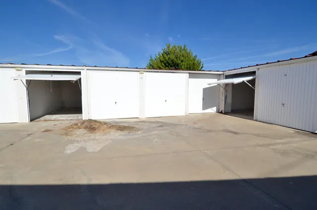 Urbis te ofrece una plaza de garaje cerrada en venta, zona Zarapicos, Pueblo, Salamanca. — 7