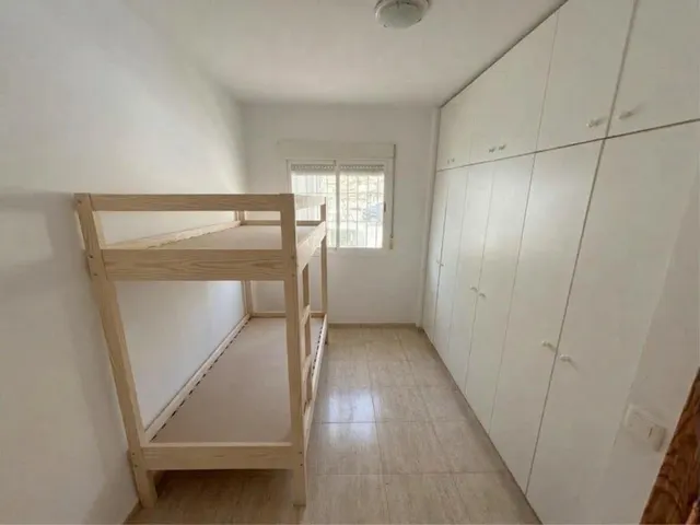 Piso de 3 dormitorios con vistas al mar y piscina — 17