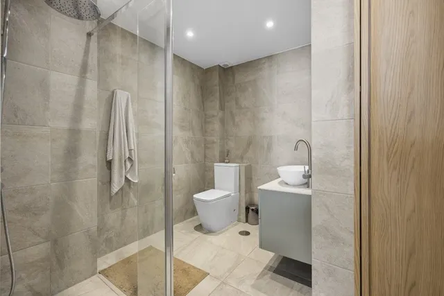 Recently Renovated 3 Bedroom Apartment in Torrequebrada — 22