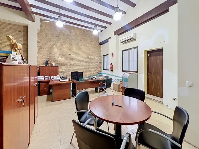 Amplio inmueble de 262 m2 con gran potencial residencial jun - foto 4