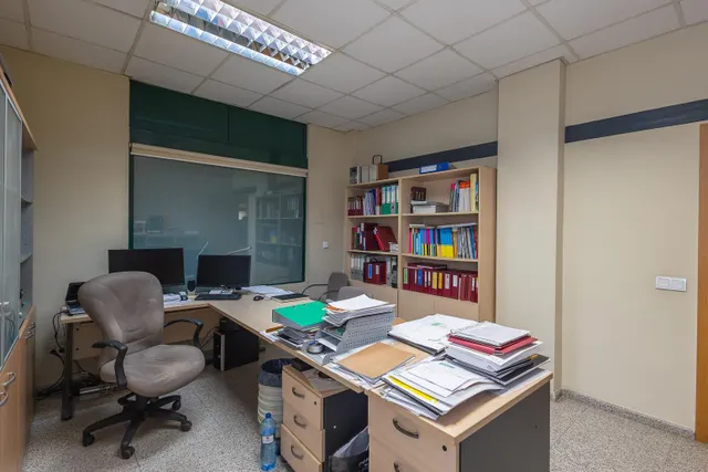 LOCAL OFICINAS FRENTE A EDETANIA — 11