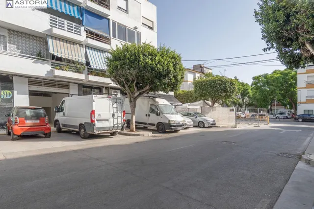 Local en Torre del Mar (Málaga) adaptado a cochera - foto 4