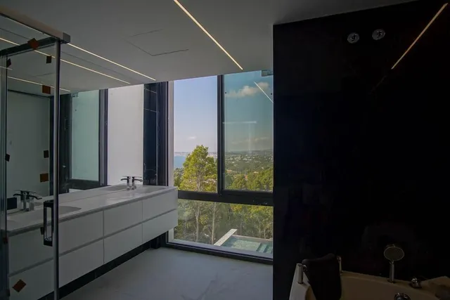 Villa moderna con vistas panorámicas al mar y a la montaña — 20