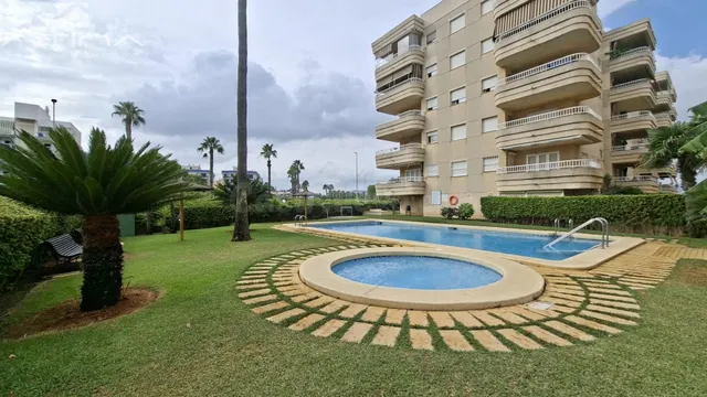 Apartamento en venta en Playa de Daimús con piscina y vistas - foto 3