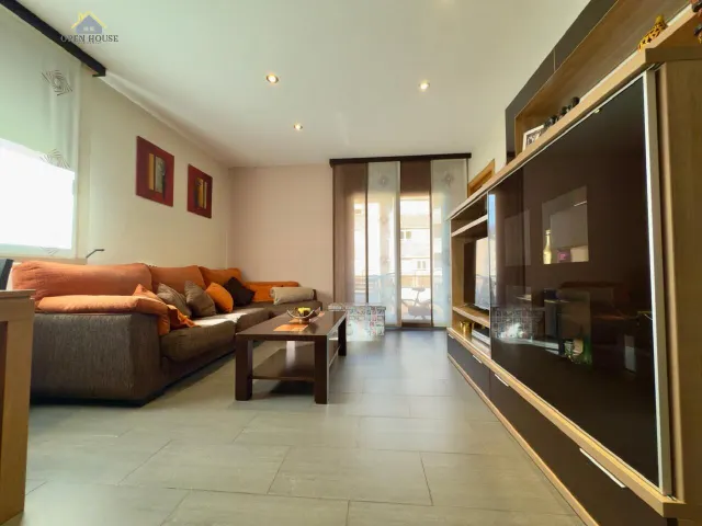 Bonito piso en venta en la Seu d'Urgell, edificio moderno con Box individual para dos coches. — 7