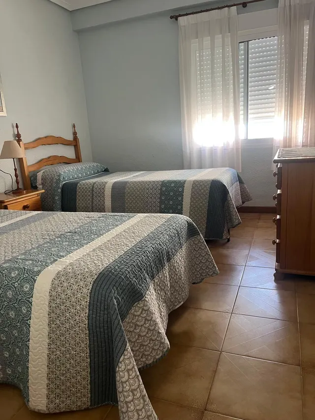 APARTAMENTO EN PRIMERA LÍNEA DE PLAYA EN BENIDORM CON TERRAZA Y PARKING — 9