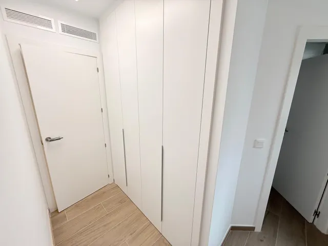 Luminoso apartamento semi-nuevo con terraza, piscina y parking — 21