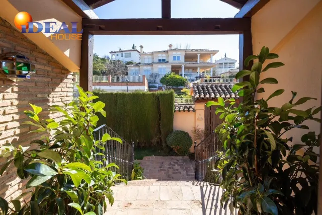 GRAN CASA CON PISCINA EN COLINAS BERMEJAS, MONACHIL — 50