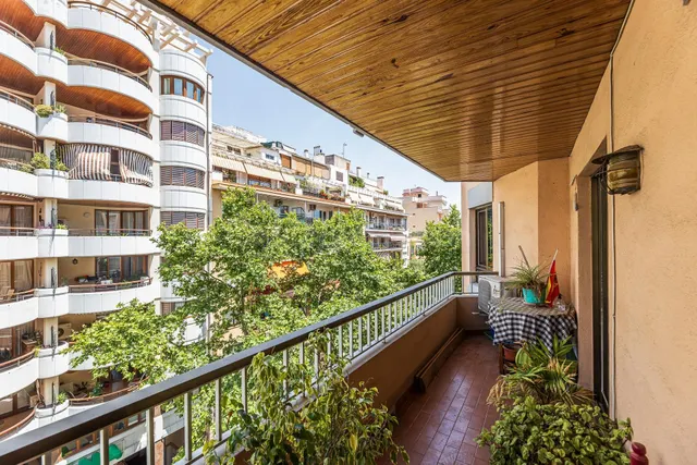Piso amplio con posibilidad de parking en Calle Aragón — 3