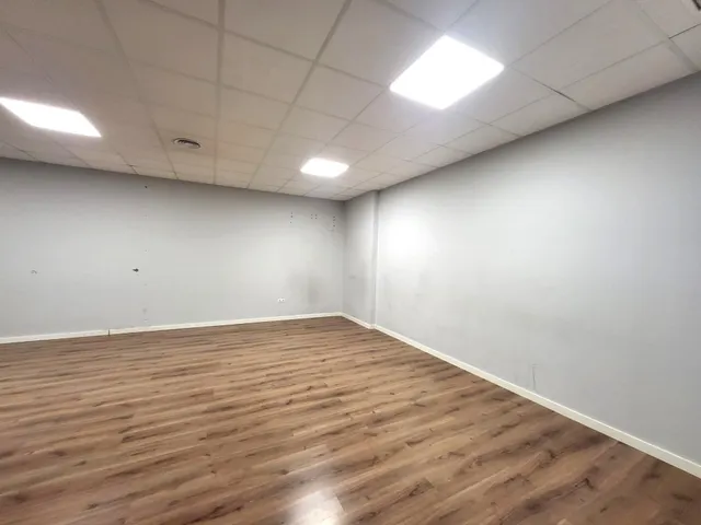 Amplio Local Comercial Reformado en el Almaig, Ontinyent — 7