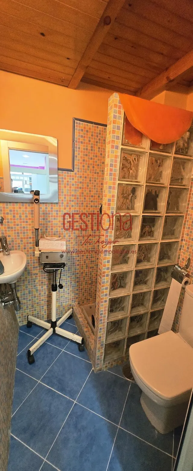 LOCAL COMERCIAL EN LA CALLE CISNEROS. SANTANDER — 22