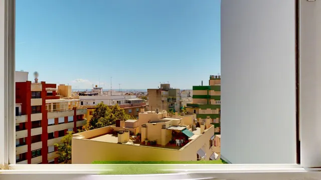 Última planta con balcón, mucha luz y vistas despejadas en calle Aragón — 18