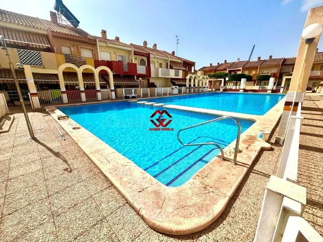 Adosado reformado con piscina comunitaria y garaje cerrado e - foto 4